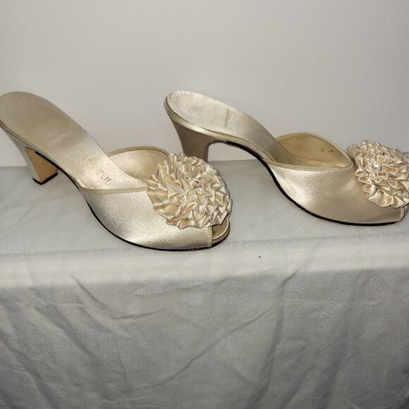 Elegant Ivory  Colored Satin Boudoir Slippers -Size 7.5 - Picture 1 of 9